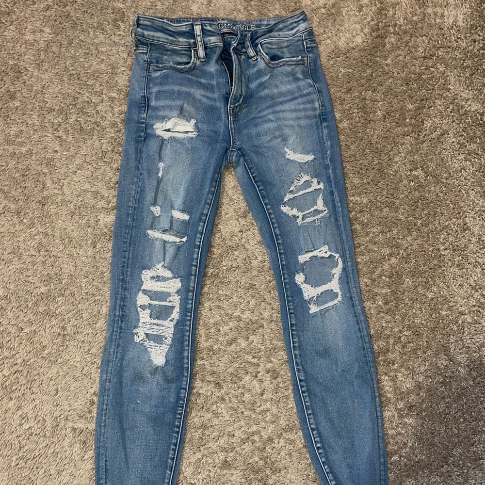 American Eagle Medium Wash High-Waisted Skinny Jeans - Size 4
